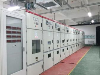 安徽得潤電氣技術(shù)有限公司是一家專注電氣工程咨詢、設(shè)計、制造、安裝調(diào)試一站式服務(wù)的高新技術(shù)企業(yè)。對在各種場合如何選擇高低壓電器以及開關(guān)柜有著豐富的理論知識和工作經(jīng)驗，生產(chǎn)的不同電壓等級的高壓開關(guān)柜、高壓無功補償裝置適合多種工業(yè)、民建等場合。 全國統(tǒng)一客服熱線：400-0551-777